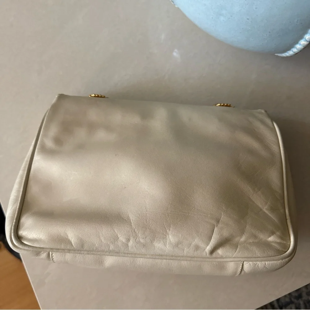 Escada Cream Leather Bag with Gold Chain flower detail - Picture 14 of 15